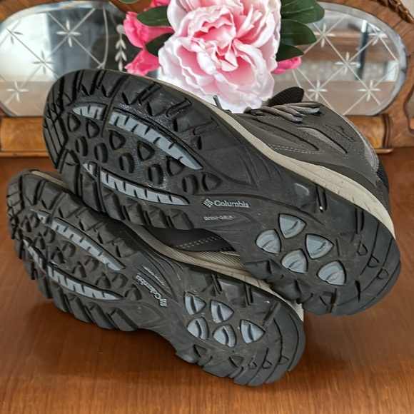Columbia Newton Ridge Hiking Boot - Women's 7.5 - Picture 2 of 5